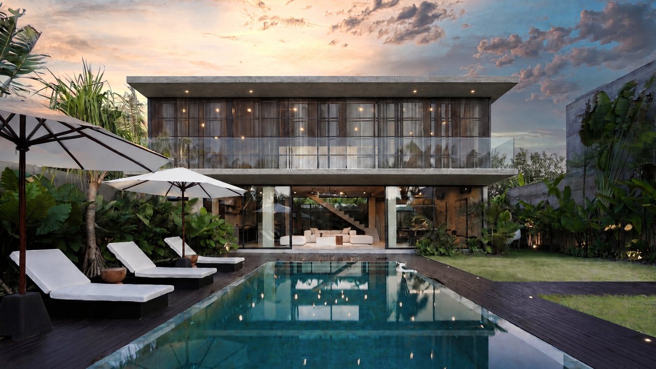 Core Villas, Seseh: the main building with the balcony and the pool in front